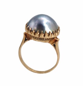 18k Gold and Gray Mobe Pearl Ring - Gross 4.4 g.