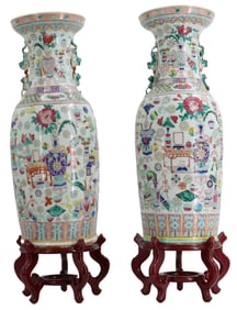Pair of Qing Dynasty Famile Rose Superbly Decorated Porcelain Vases