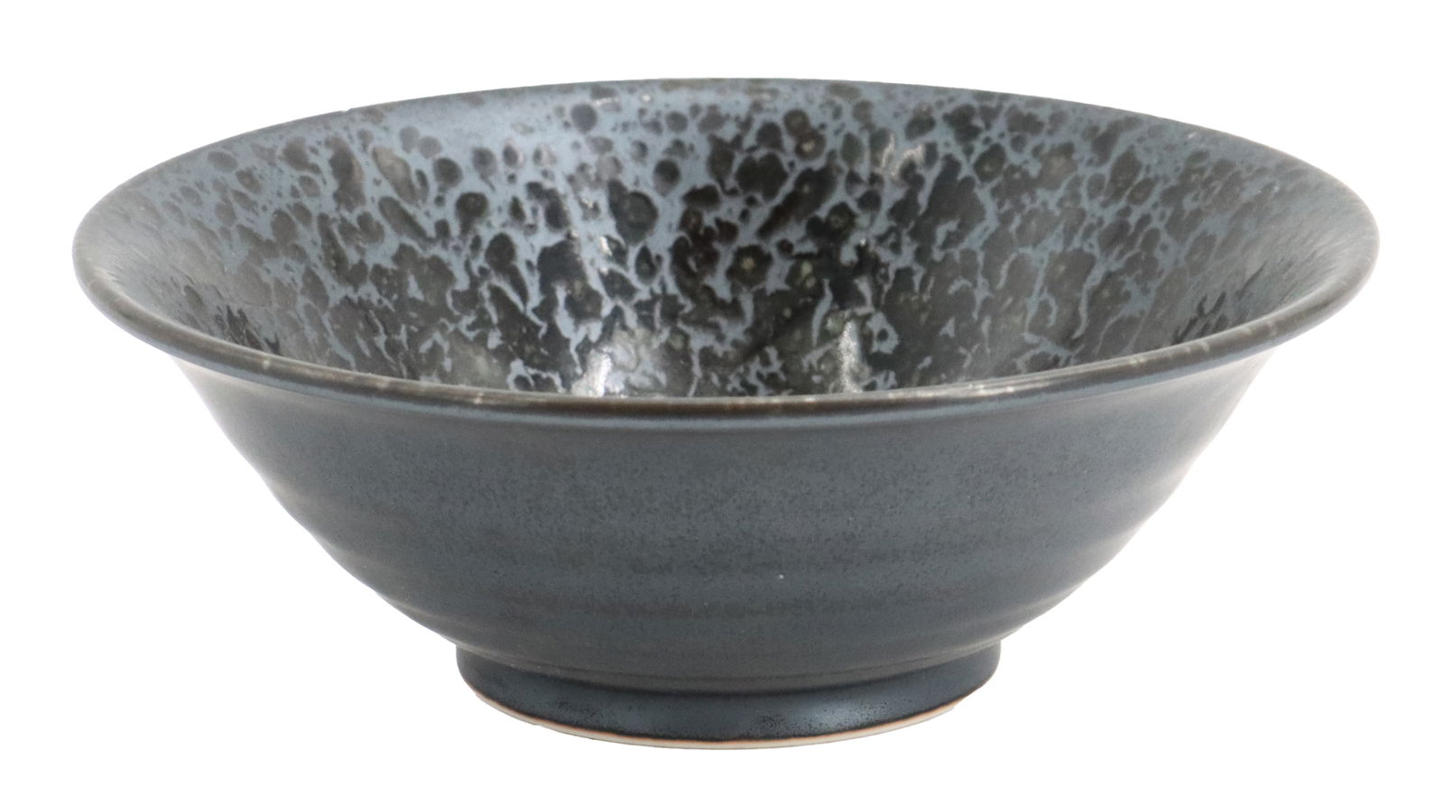 20th Century Japanese Ceramic Ramen Bowl with Granite Pattern Interior: 20th Century Japanese Ceramic Ramen Bowl with Granite Pattern Interior. The darker colors of the bowl would compliment the bright hues of the various ingredients in the rich broth. Size: 2