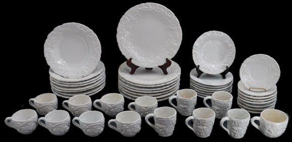 (46) Piece Italian Grazia Deruta Majolica Dining Set
