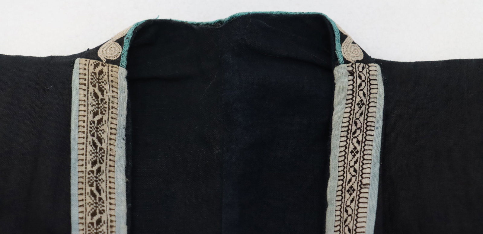 Small Asian Hmong Embroidered jacket - 4