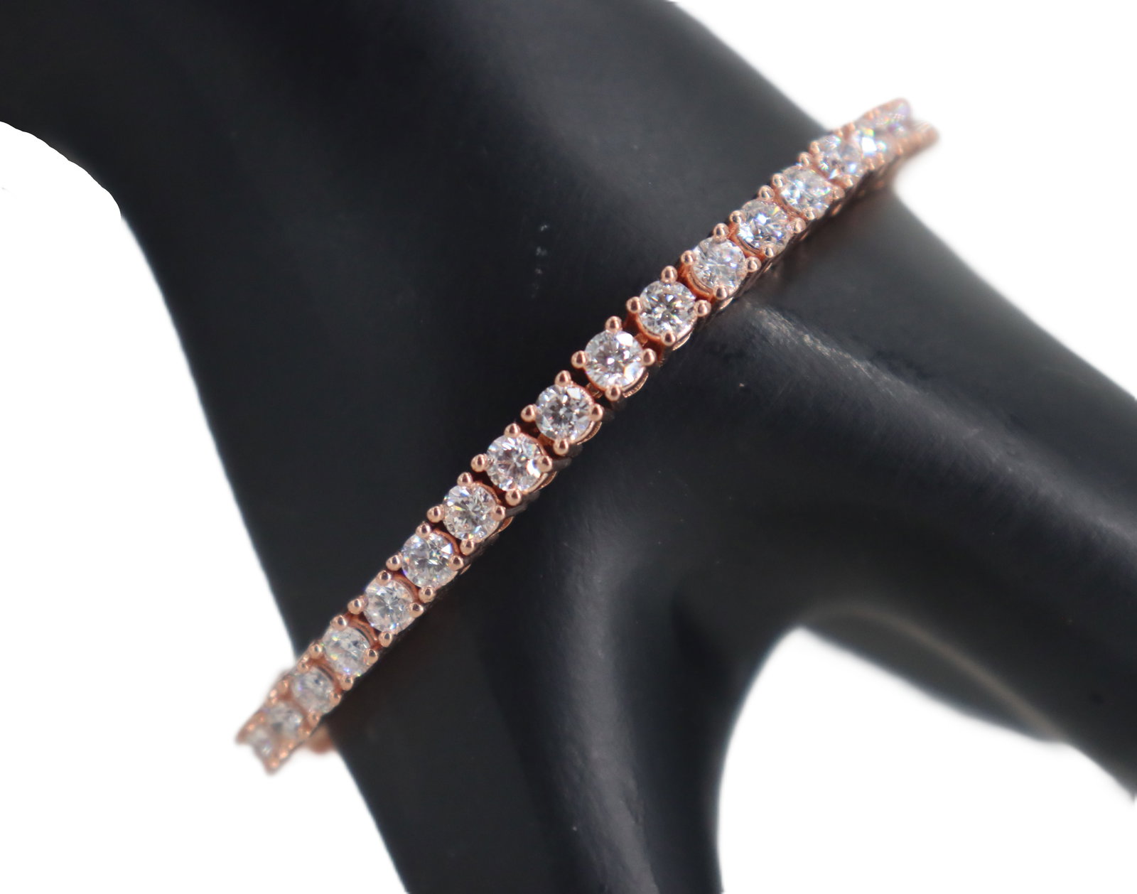 18k Rose Gold and Diamond Bracelet - Gross 13.5 g.: 18k Rose Gold and Diamond Bracelet. Lab grown diamonds. Round cut. Marked on clasp. Size: 7 in.Weight: 13.5 g.
