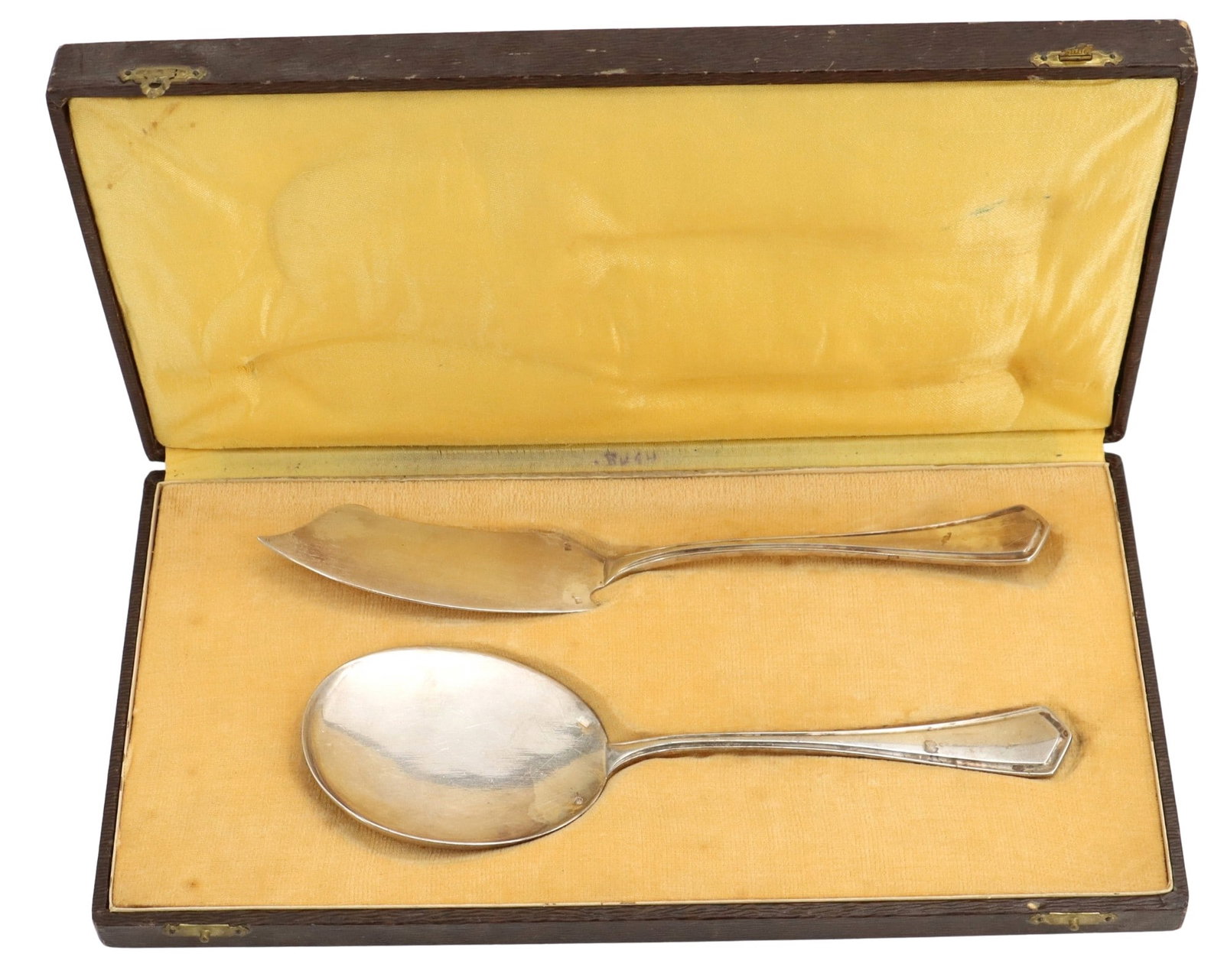 French Cailar Bayard Silverplated Utensils in Box: French Cailar Bayard Silverplated Utensils in Box. Large silverplated serving spoon and a broad, curved butter or cheese knife are presented in a vintage, yellow fabric-lined presentation box. Impress