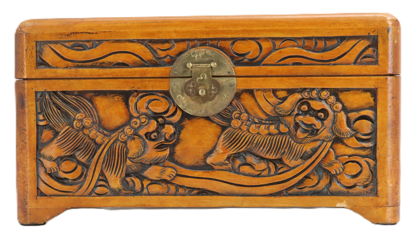Vintage Chinese Carved Camphor Wood Jewelry Box: Vintage Chinese Carved Camphor Wood Jewelry Box. Beautiful ornate patterns throughout on the side and the lid, particularly images of foo dogs and clouds. Brass clasp on front, brass hinges, and red f