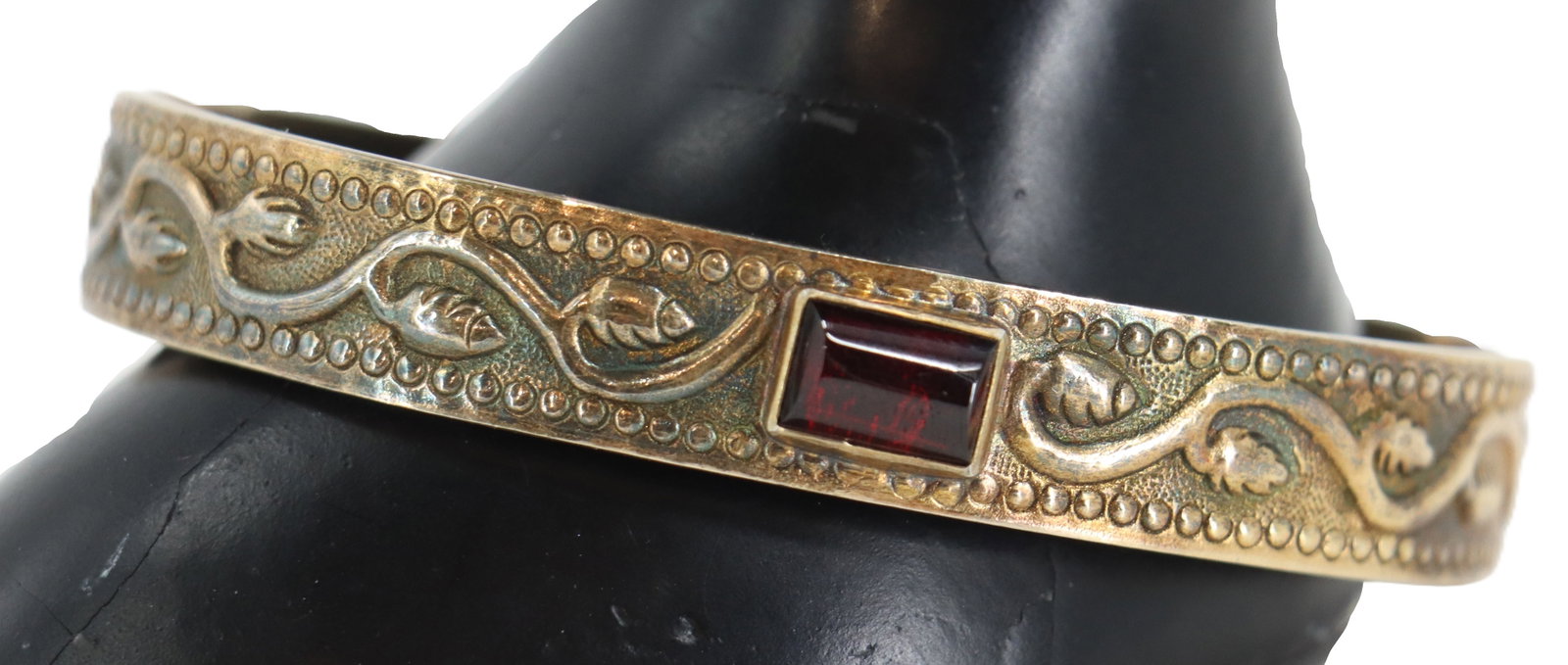 Vintage Marked 925 Bracelet with Gold Plating and Garnet - Gross 1.100 ozt.: Vintage Marked 925 Bracelet with Gold Plating and Garnet. Marked on inside. Central rectangular cut garnet set simple bezel in gold plated sterling silver. Intricate relief of a winding vine with leaf