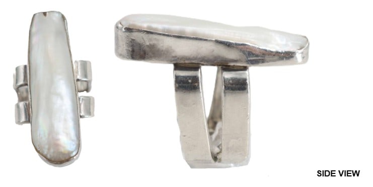 Mother of Pearl and Sterling Silver Ring - Gross 0.46 ozt.: Mother of Pearl and Sterling Silver Ring - Gross 0.46 ozt. The natural shape of the nacre appears like a small coffin on the top of the ring, with two bands in a unique square shape that cross