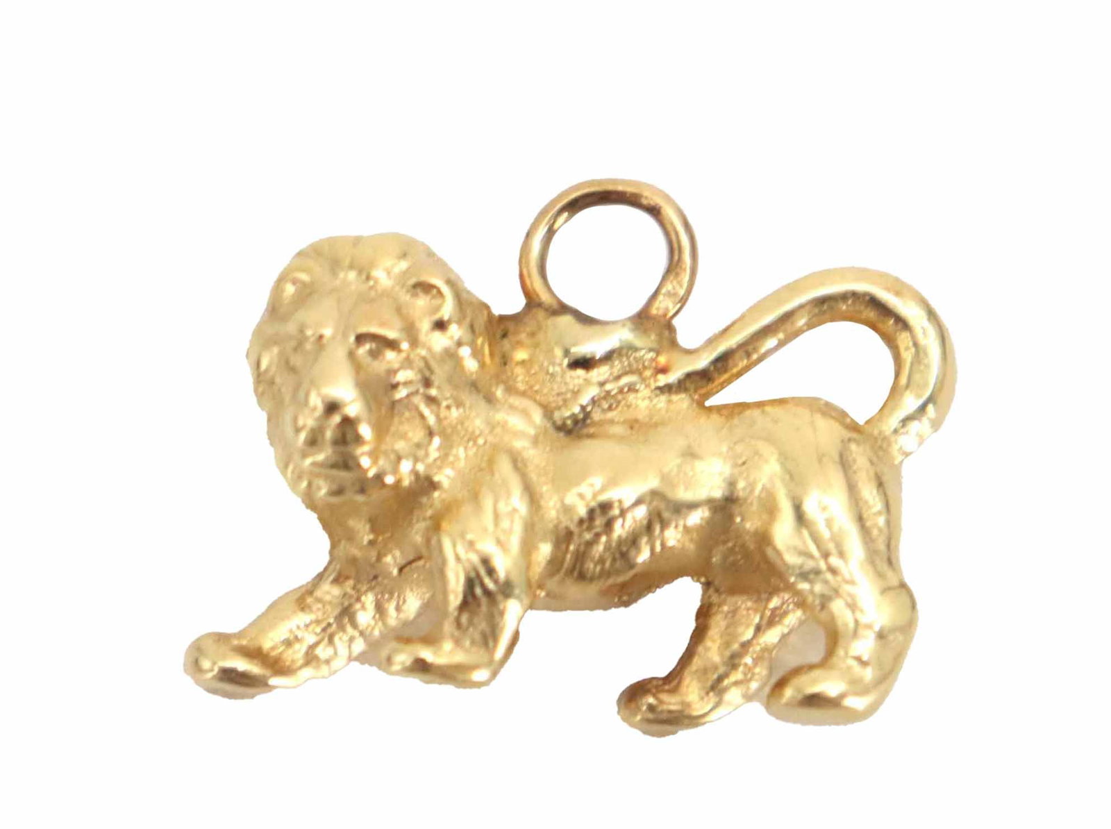 Marked 18k Yellow Gold Lion Passant Charm - 1.1 g.: Marked 18k Yellow Gold Lion Passant Charm - 1.1 g. 18k gold charm featuring a detailed, three-dimensional sculpture of a walking lion with a polished finish and a small jump ring for attachment.