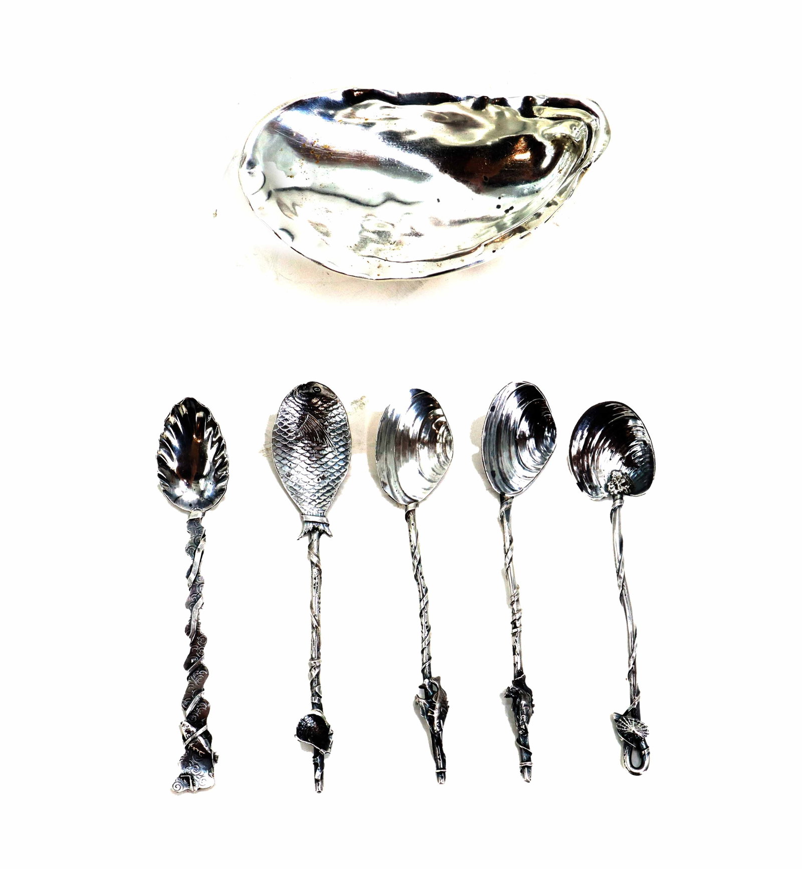 (5) Gorham Sterling Silver Narragansett Pattern Spoons and (1) Shell Form Bowl - 5.860 ozt.: (5) Gorham Sterling Silver Narragansett Pattern Spoons and (1) Shell Form Bowl. Five Gorham sterling silver "Narragansett" pattern salt spoons with intricate marine-themed bowls and