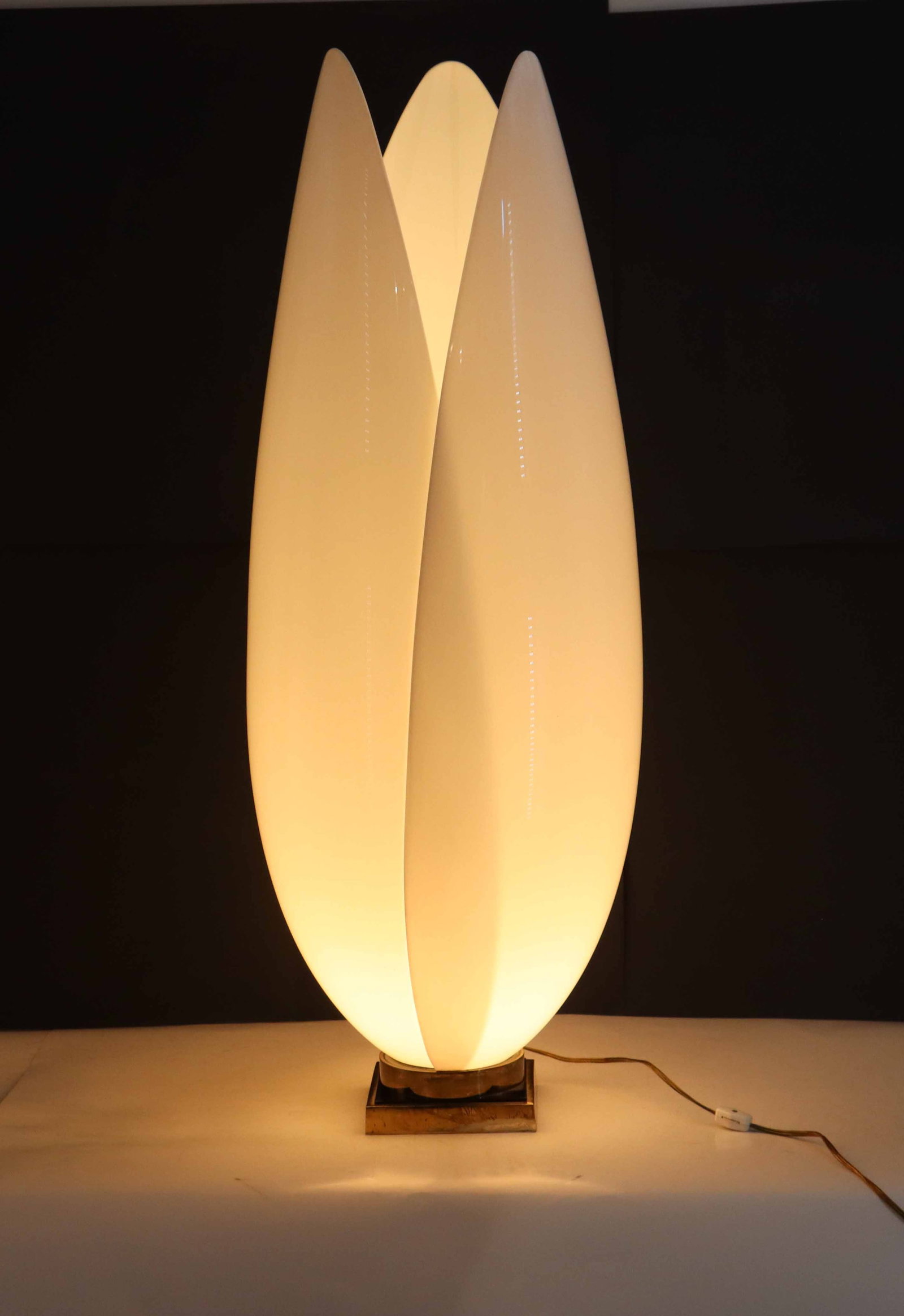 Iconic Maison Rougier Tall Acrylic Tulip Floor Lamp: Iconic Maison Rougier Tall Acrylic Tulip Floor Lamp. The lightweight piece creates an otherworldly effect when illuminated, appearing as a beautiful flower bulb from the three interlocking pointed pie
