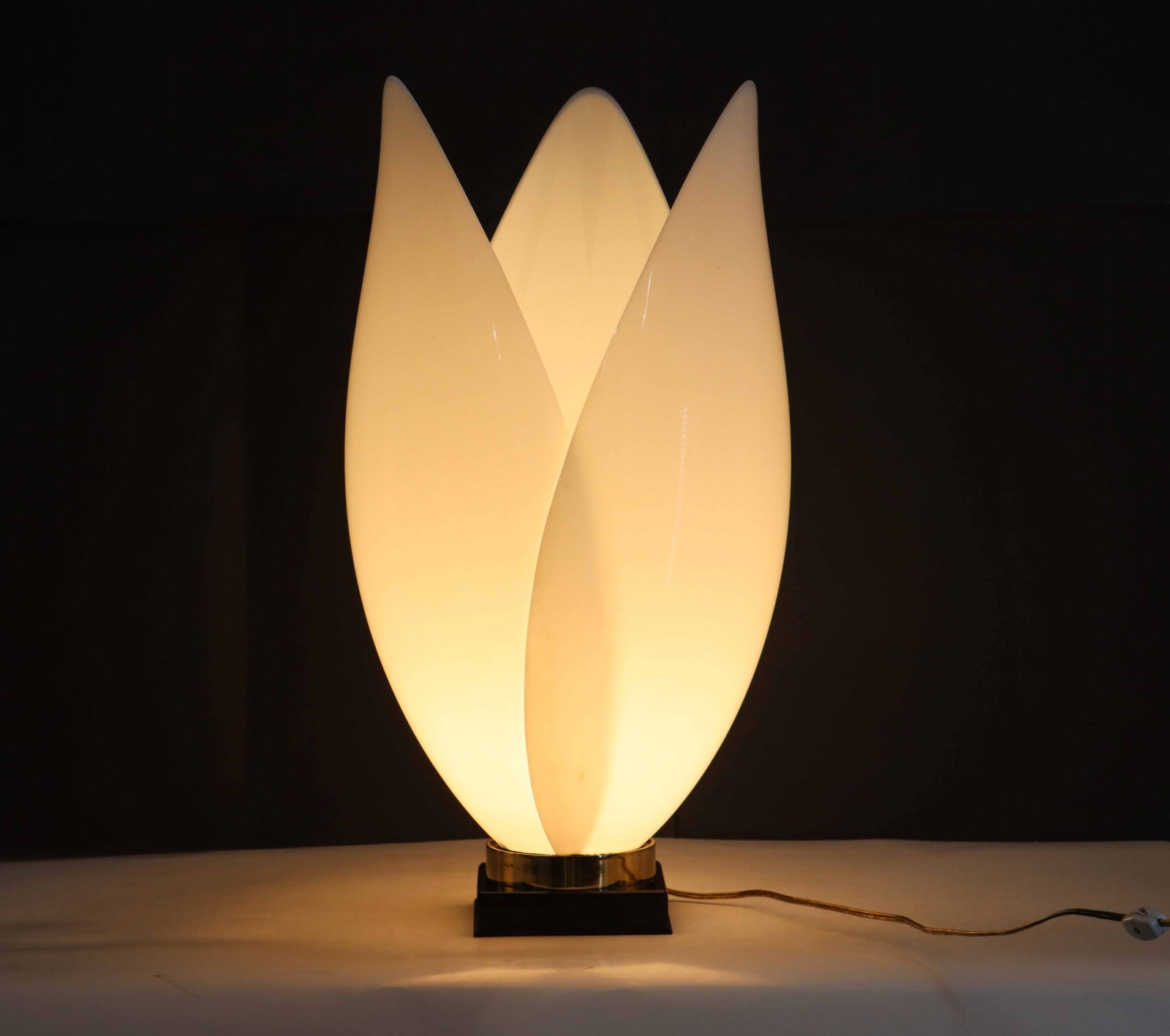 Iconic Maison Rougier Acrylic Tulip Table Lamp: Iconic Maison Rougier Acrylic Tulip Table Lamp. The lightweight piece creates an otherworldly effect when illuminated, appearing as a beautiful flower bulb from the three interlocking pointed pie