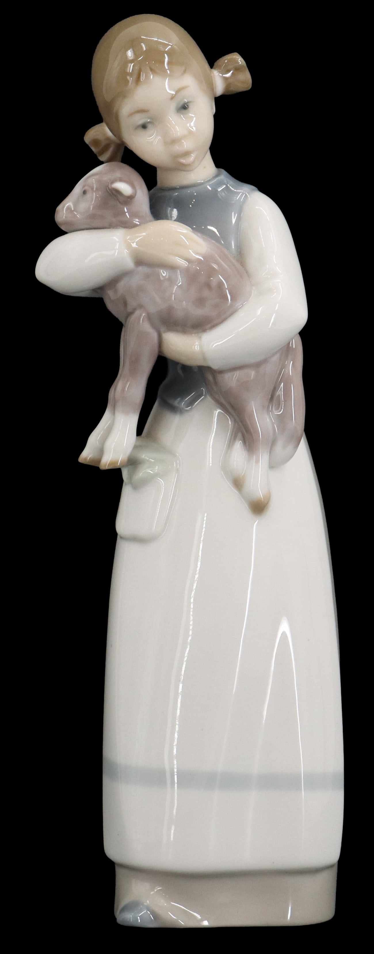 Lladro Porcelain Figurine of Girl With Lamb (1 of 14)