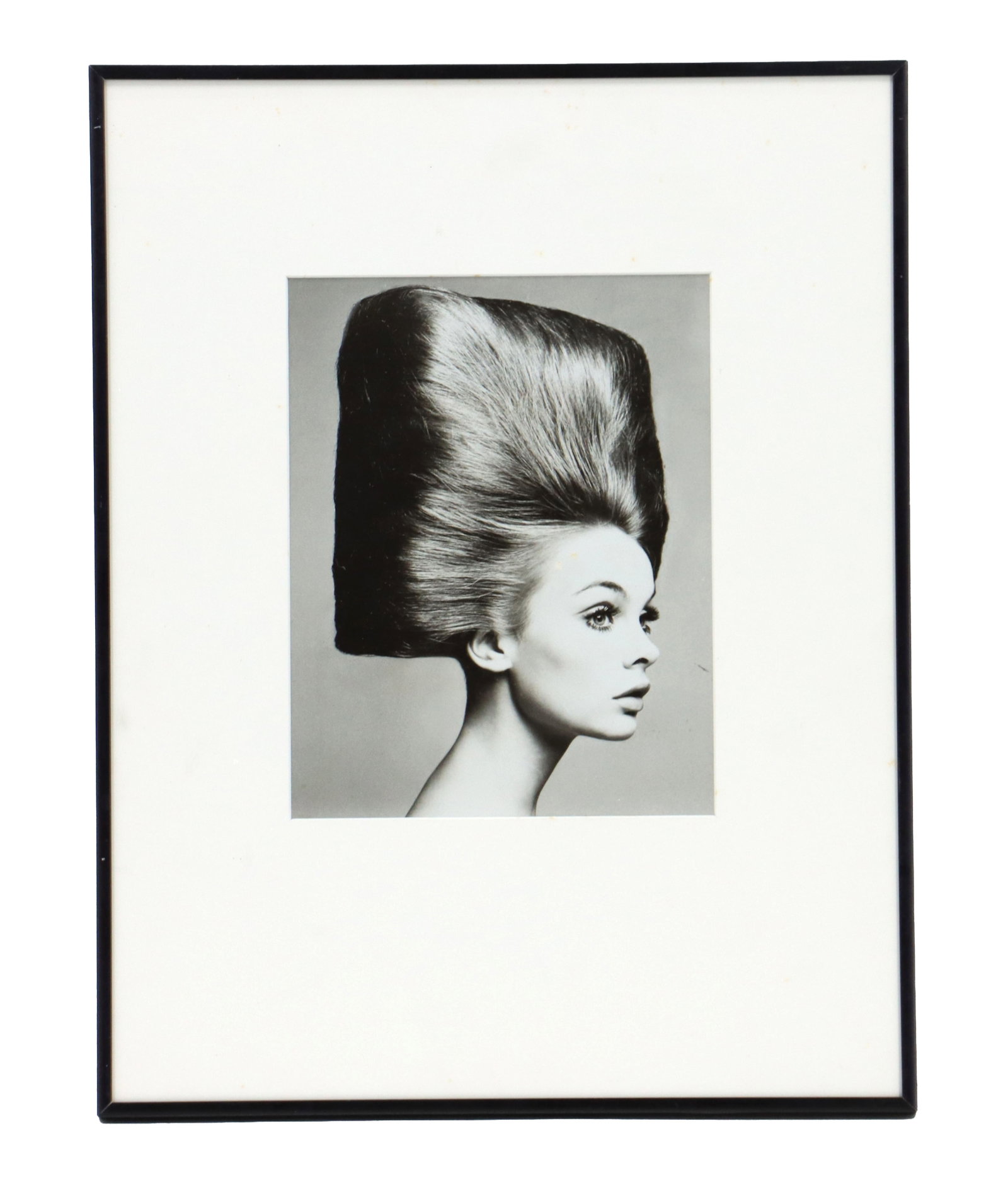 Richard Avedon (1923–2004) American, Silver Gelatin Print Fashion Portrait of Jean Shrimpton: Richard Avedon (1923–2004) American, Silver Gelatin Print Fashion Portrait of Jean Shrimpton. Framed black-and-white photographic print featuring a side profile of a woman showcasing an oversize