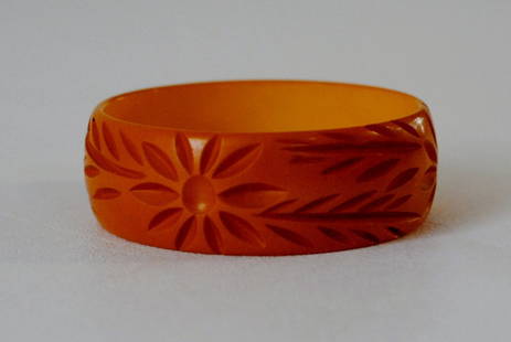 Yellow Bakelite Bangle w/ Flower & Leaf Motif Carvings: Yellow colored bakelite bangle with flower and leaf motif carvings