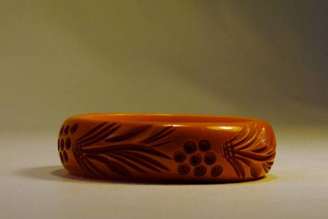 Amber Bakelite Bangle w/ Berry & Leaf Motif Etchings: Amber colored bakelite bangle with berry and leaf motif etchings