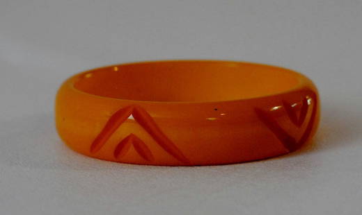 Yellow Bakelite Bangle w/ Triangular Etchings: Yellow bakelite bangle with etchings in a triangular shape