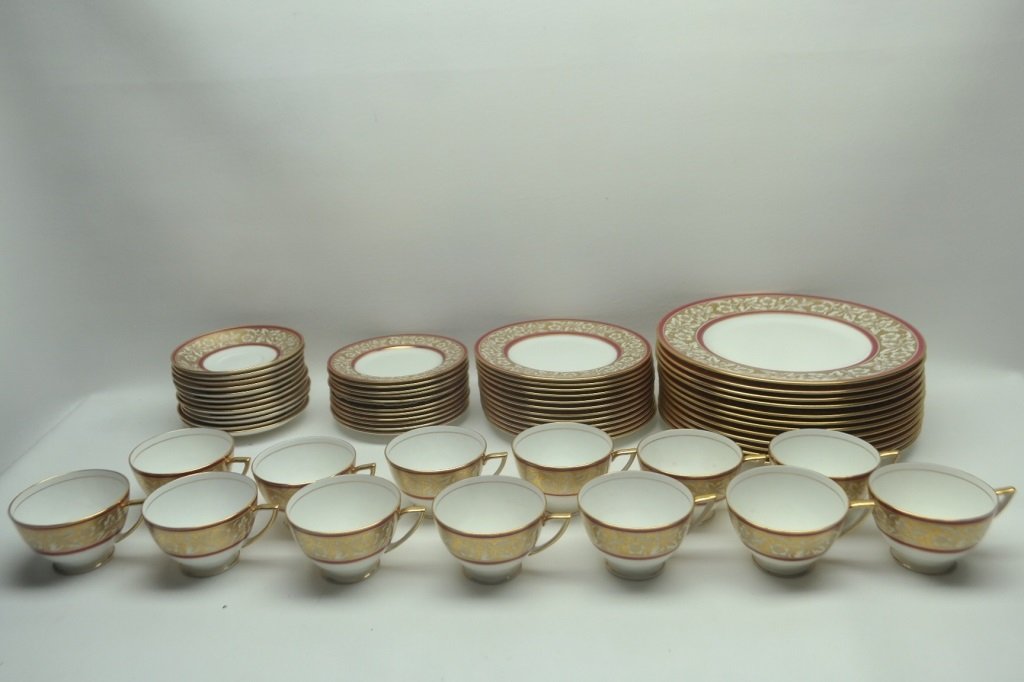 Minton China Set: Large collection of Minton China consisting of tea cups, and various flatware. Having gilt accents.