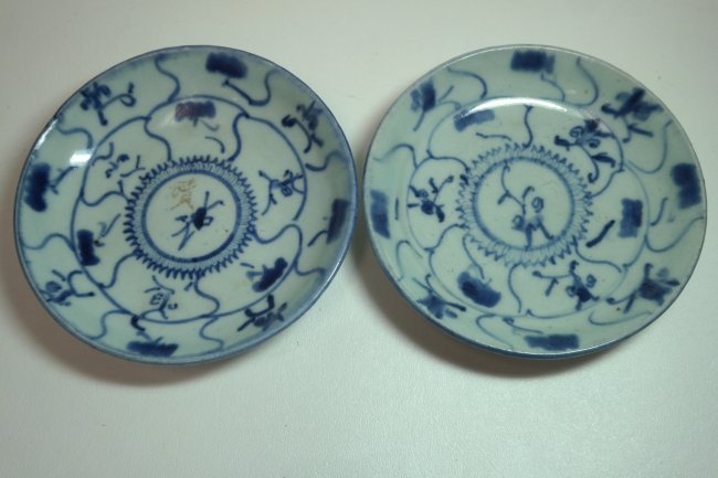 Pair of Signed Chinese Ming Dynasty Dishes: Pair of Signed Chinese Ming Dynasty Dishes. Having hand painted designs. Both having mark on base. One signed on the front of dish.
