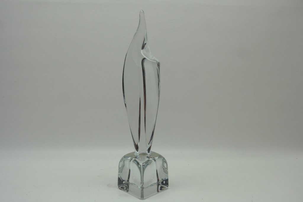 Signed 'Daum' French Modern Glass Sculpture: Signed French Modern Glass Sculpture. Height: 12 inches. Signed on base.