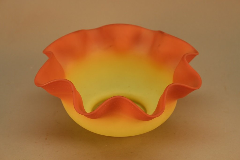 Fenton Art Glass Handkerchief Bowl: Fenton Art Glass Handkerchief Bowl