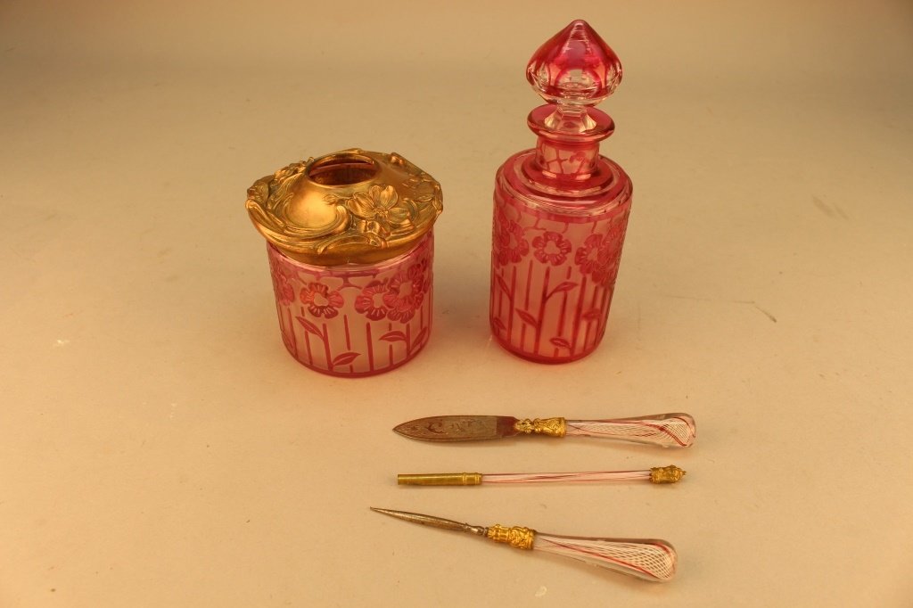 Exceptional Cut to Clear Dresser Set (1 of 3)