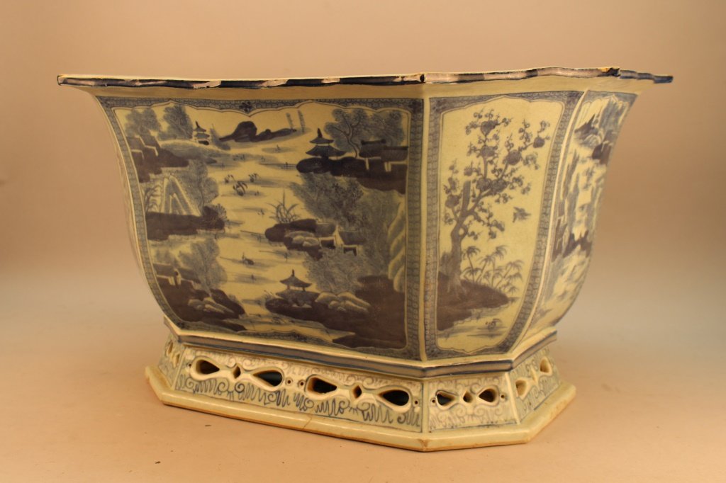 Early 20th C Chinese Blue/White Planter (1 of 6)