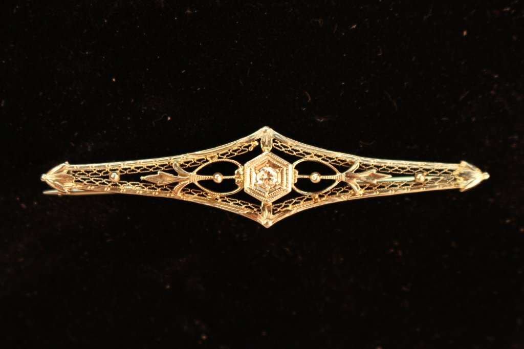 18k white gold/diamond bar pin (1 of 2)