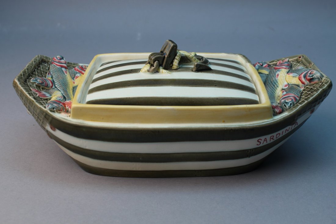 Rare Wedgwood Majolica 'Sardinia' Fishing Boat Box (1 of 5)