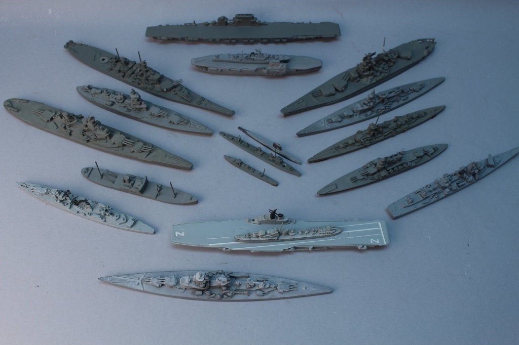(17) Tri-Ang Minic Ship Models (1 of 6)