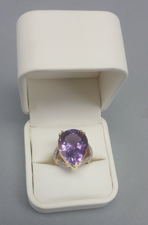 14K Gold Ring w/ Purple Stone (1 of 8)