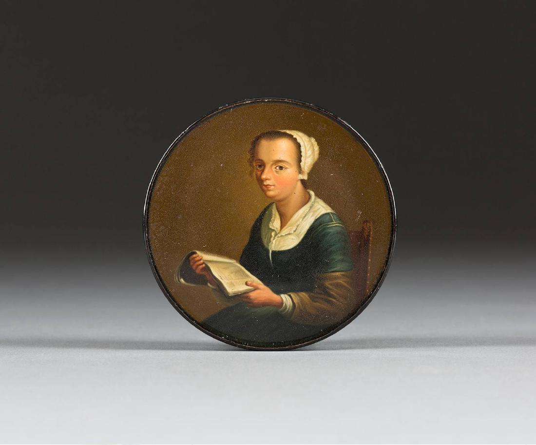 SCHNUPFTABAKDOSE MIT LESENDER DAME (1 of 1)