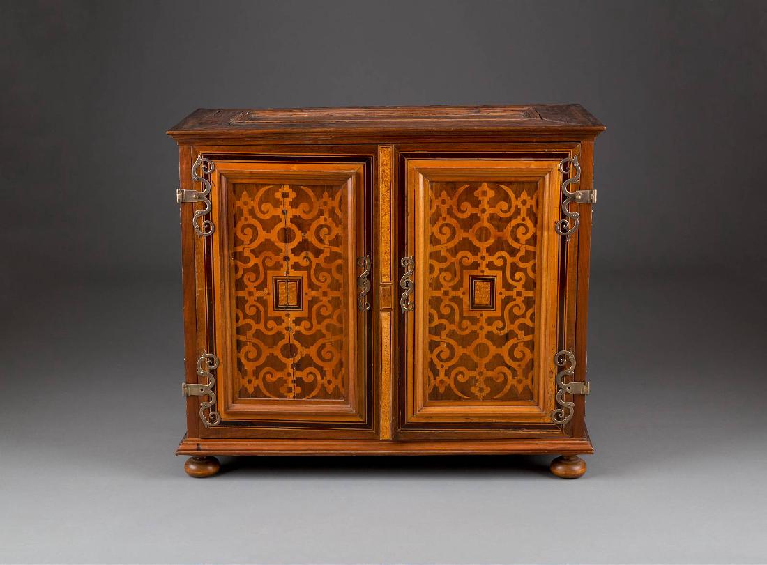 KABINETTSCHRÄNKCHEN (1 of 2)