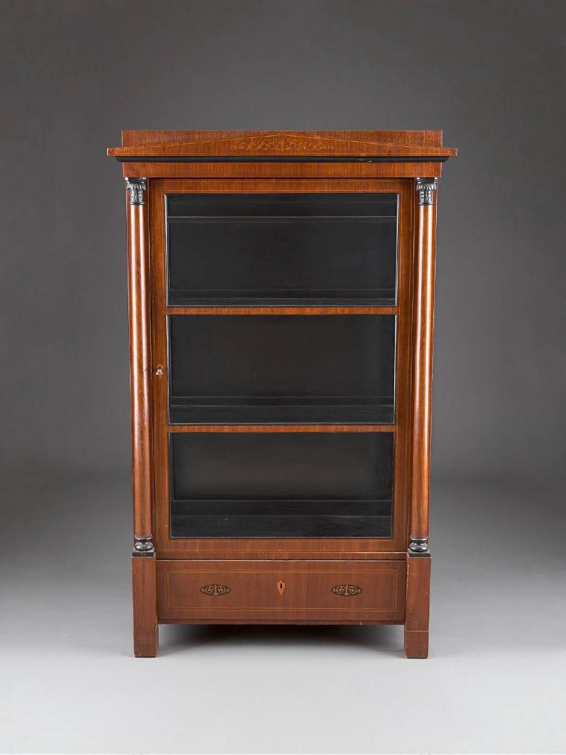 VITRINENSCHRANK (1 of 1)