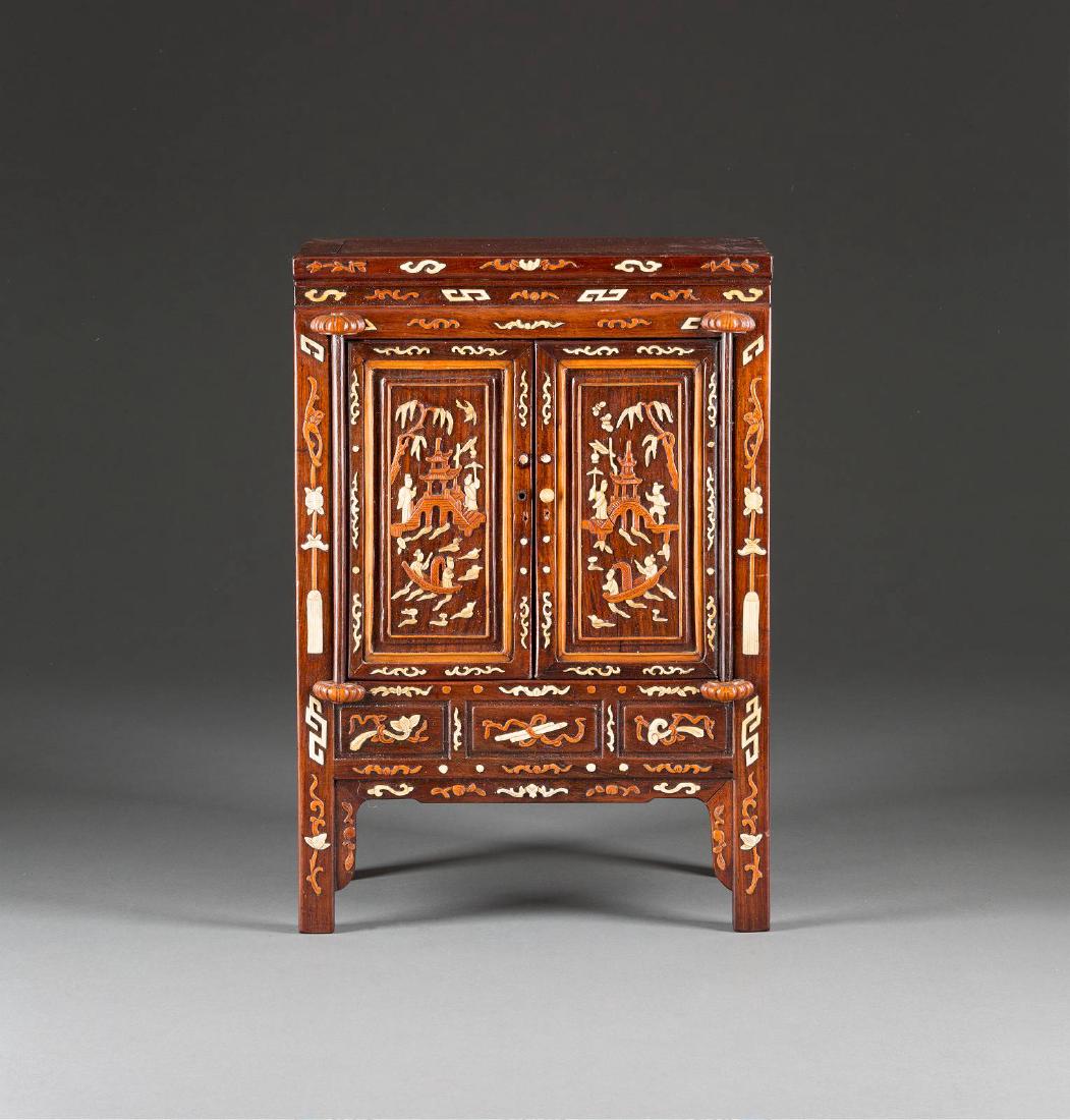 KLEINES KABINETTSCHRÄNKCHEN (1 of 2)