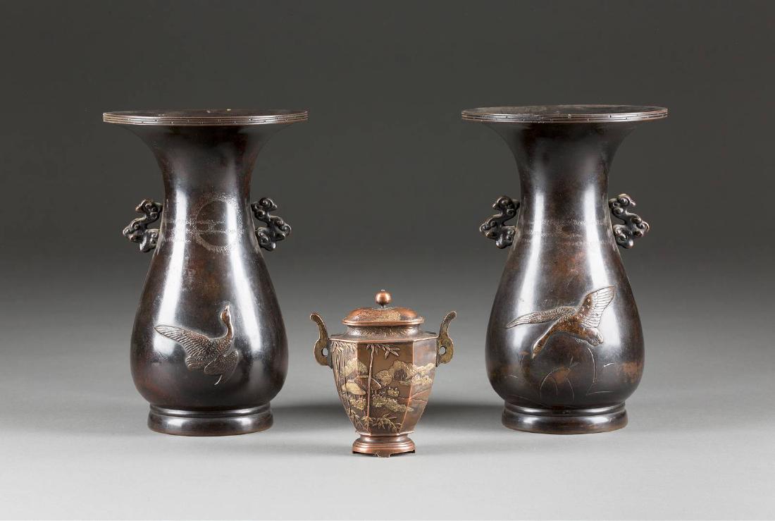 PAAR VASEN UND EIN VÄSCHEN MIT DECKEL (1 of 1)