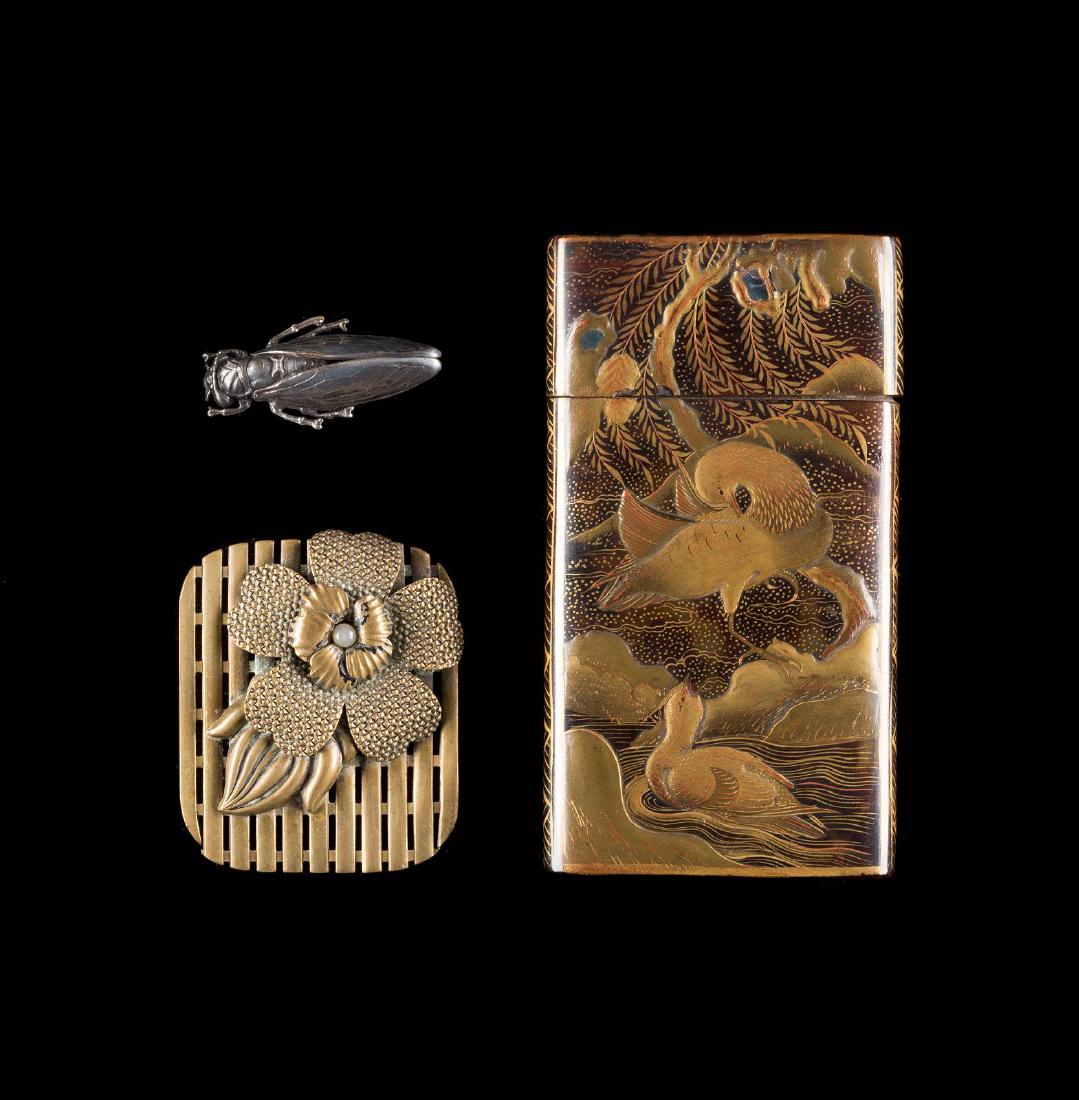 ZWEI BROSCHEN UND VISITENKARTENETUI (1 of 1)