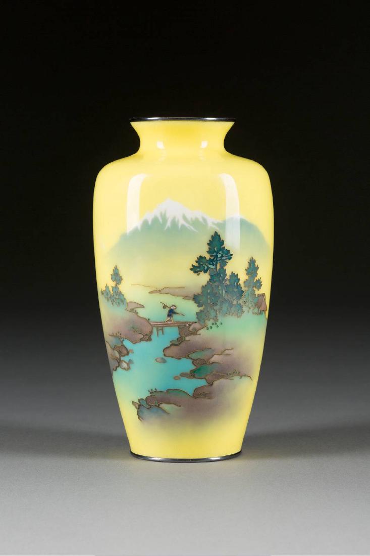 SELTENE EMAIL-VASE MIT FISCHER IN BERGLANDSCHAFT (1 of 1)