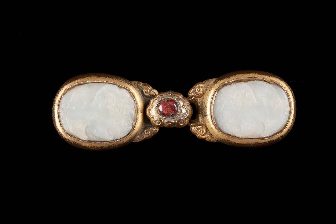 GÜRTELSCHLIESSE China, 18./19. Jh. Helle Jade, (1 of 2)