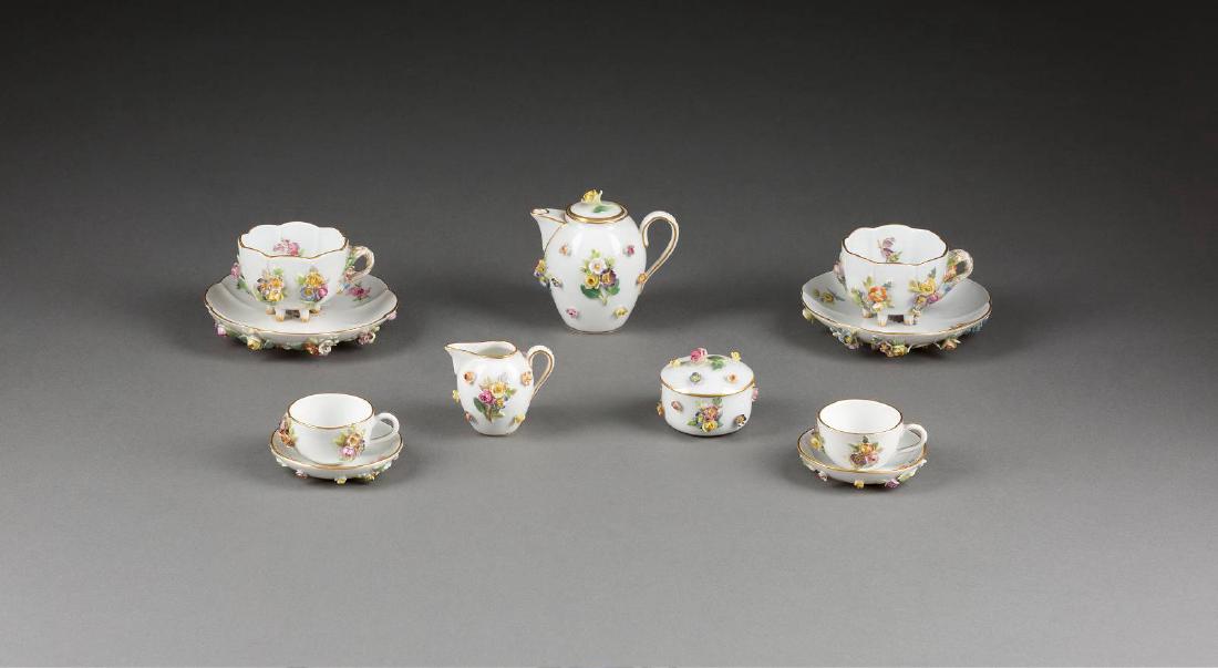 SIEBEN-TEILIGES PUPPEN- UND MINIATUR-TÊTE-À-TÊTE (1 of 1)