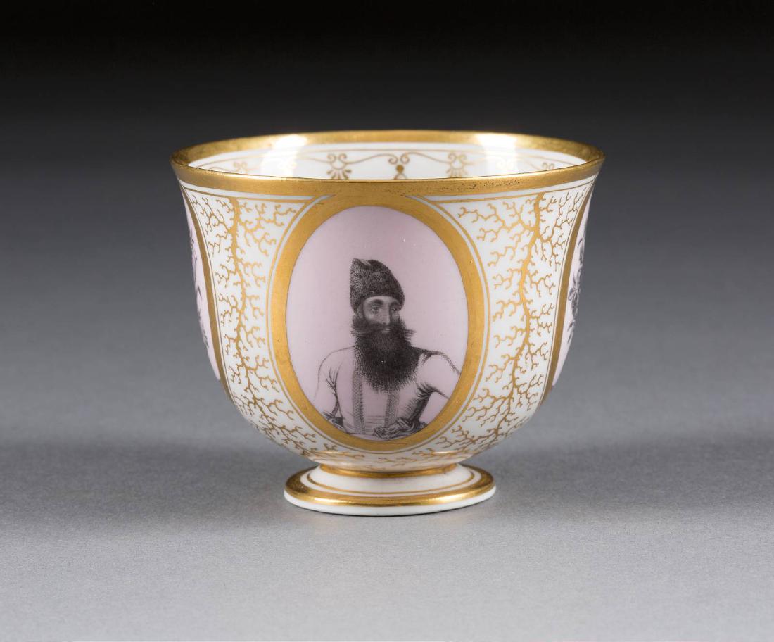 KOPPCHEN MIT PERSISCHEN SCHAHS England, Worcester, (1 of 2)