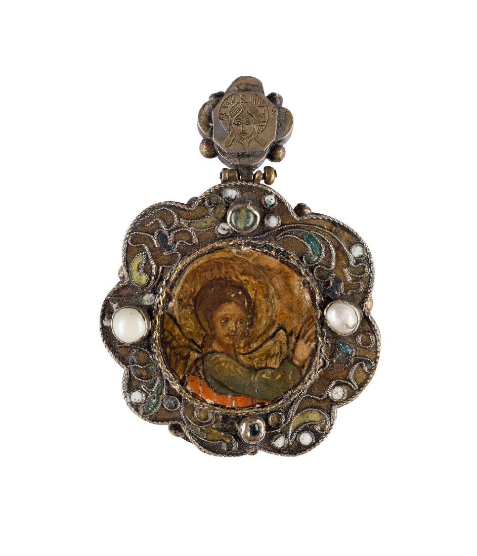 A FINE PECTORAL ICON SHOWING THE ARCHANGEL GABRIEL (1 of 2)