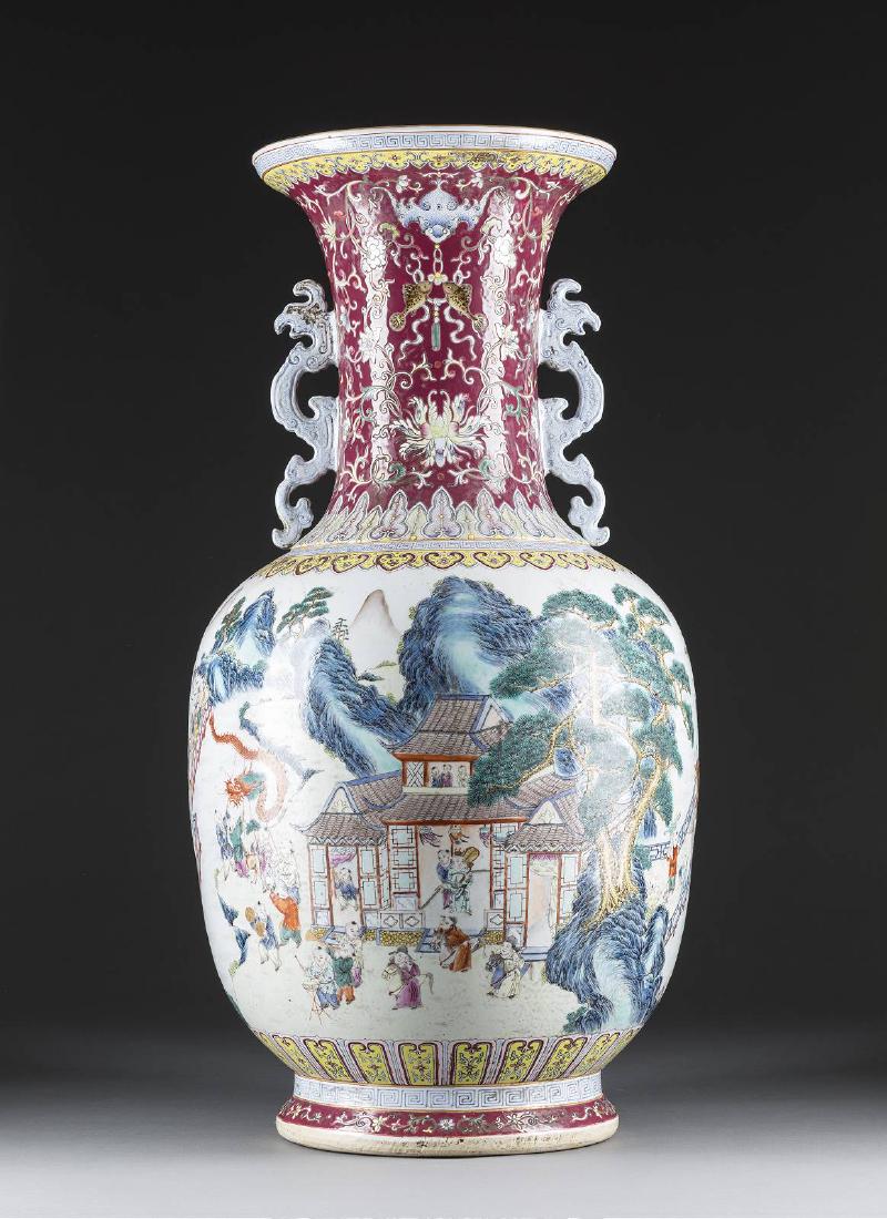 GROSSE BODENVASE MIT FLÄCHENDECKENDEM DEKOR (1 of 3)