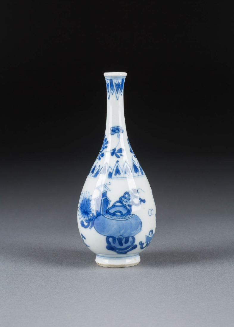 KLEINE VASE MIT GLÜCKSSYMBOLEN China, um 1900 (1 of 1)