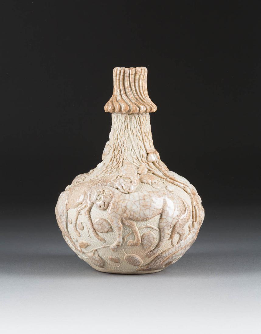 VASE MIT DEKOR VON SCHAFEN Wohl Mittelasien, 20. Jh. (1 of 2)