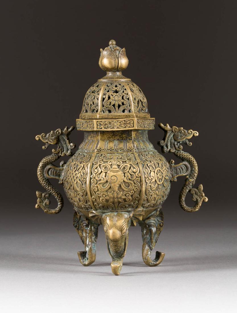 RÄUCHERGEFÄß MIT ACHT BUDDHISTISCHEN GLÜCKSSYMBOLEN (1 of 1)