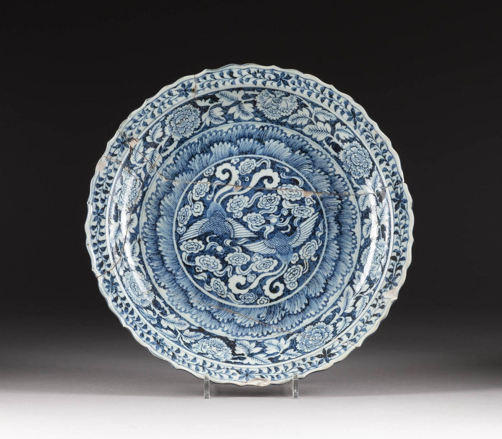 GROßE SCHALE MIT DEKOR VON PHÖNIXEN China, (1 of 1)