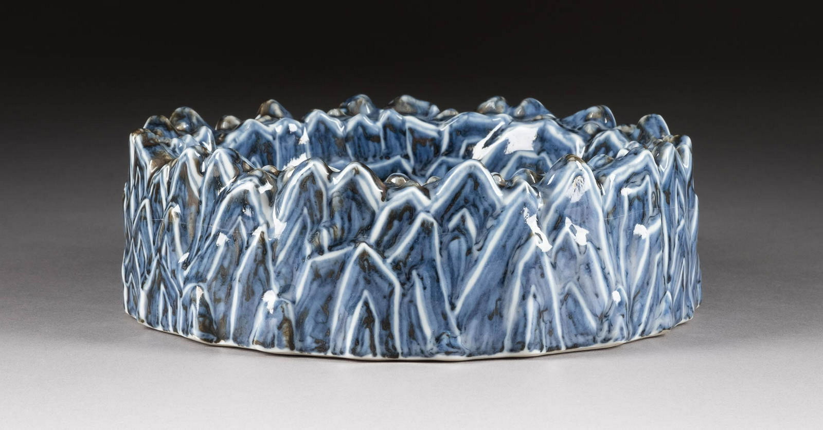 ASCHENBECHER MIT DEKOR IN BERGOPTIK China, (1 of 1)