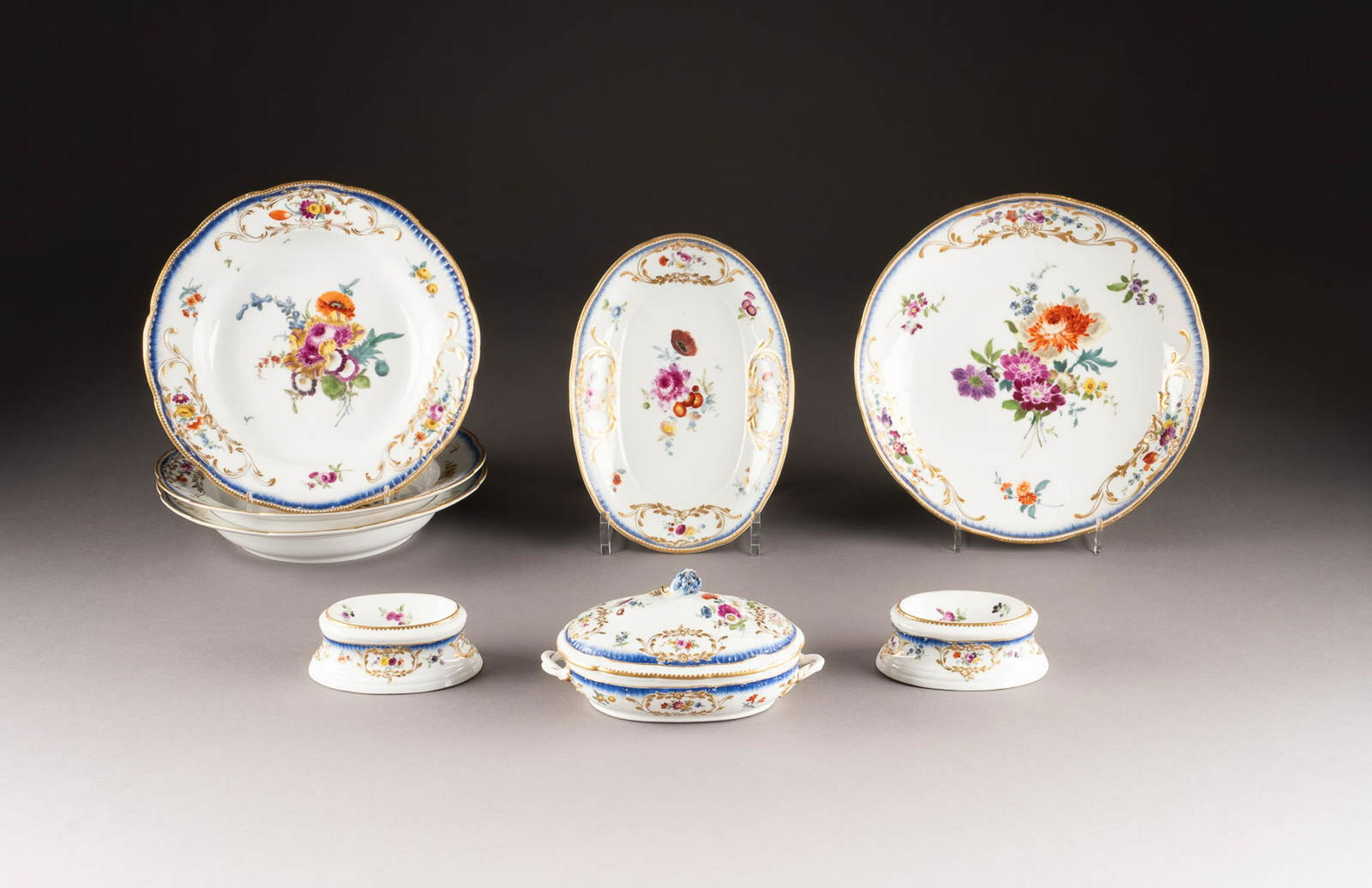 ACHTTEILIGES KONVOLUT 'BLUMENMALEREI' Deutsch, Meissen, (1 of 1)