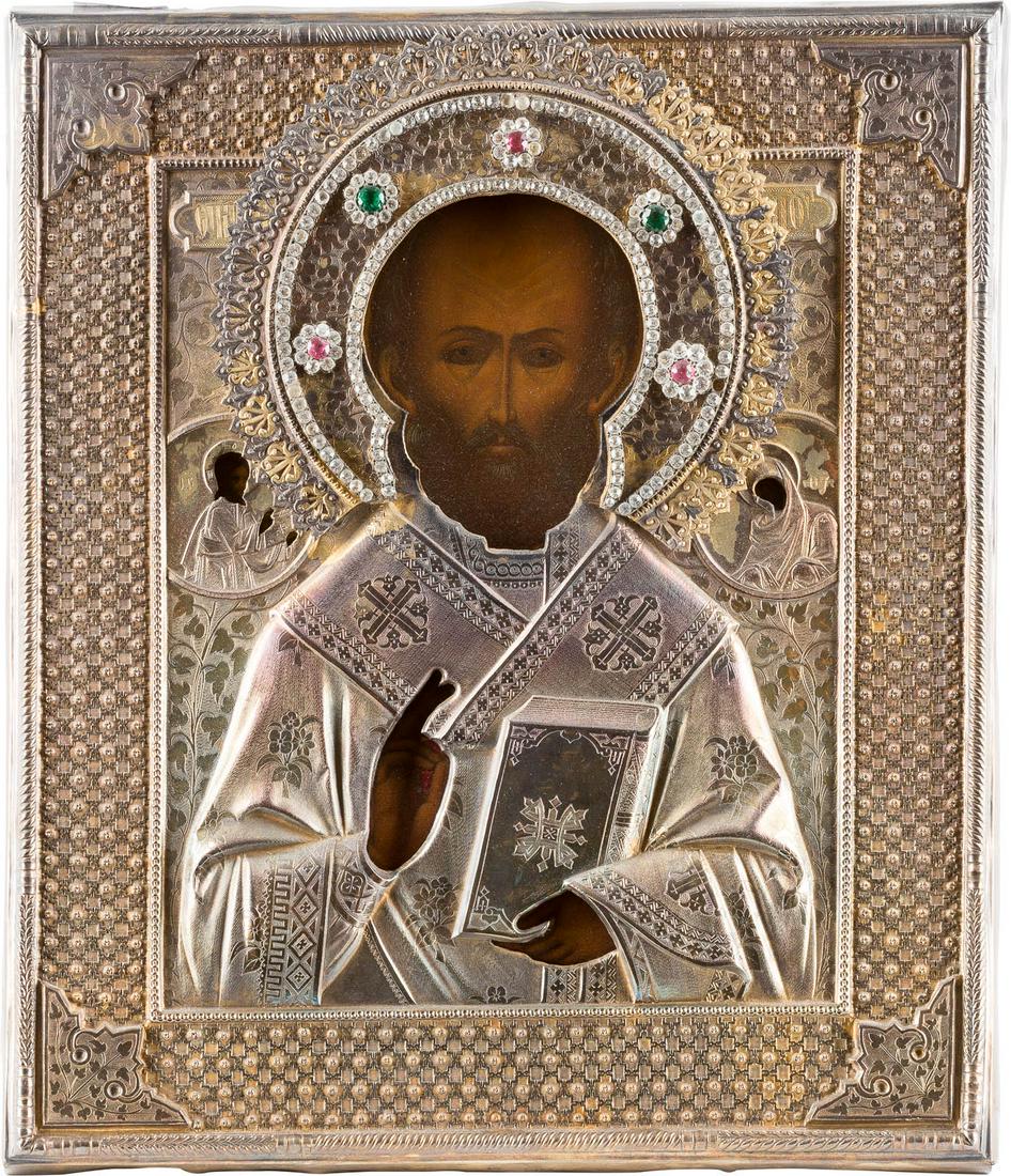 IKONE MIT DEM HEILIGEN NIKOLAUS VON MYRA MIT: AN ICON SHOWING ST. NICHOLAS OF MYRA WITH A SILVER-GILT OKLAD Russian, 19th century (icon), Russian, Moscow, Dmitrii Maksimovitch Shelaputin, 1880 (oklad) Eitempera auf Kreidegrund auf Holz, auf Laubh