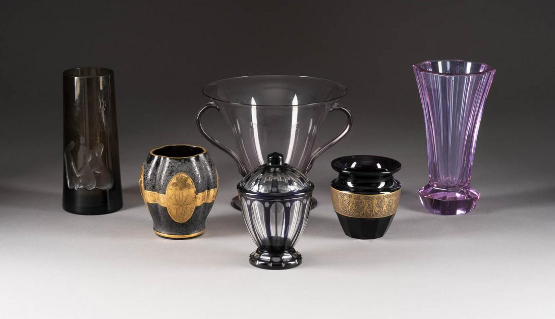 FÜNF VASEN UND BONBONNIERE Böhmen, Ludwig (1 of 1)