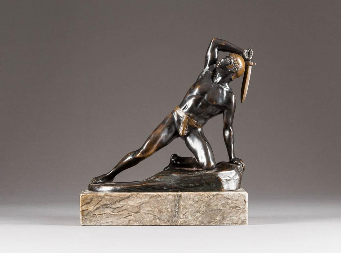 RUDOLF KAESBACH 1873 Mönchengladbach - 1955 Berlin: RUDOLF KAESBACH 1873 Mönchengladbach - 1955 Berlin Sterbender Krieger Bronze, braun patiniert, grauer Marmor. Ges.- H. 31 cm, H. 25 cm. Auf der Plinthe bezeichnet ' R. Kaesbach'. Über einem